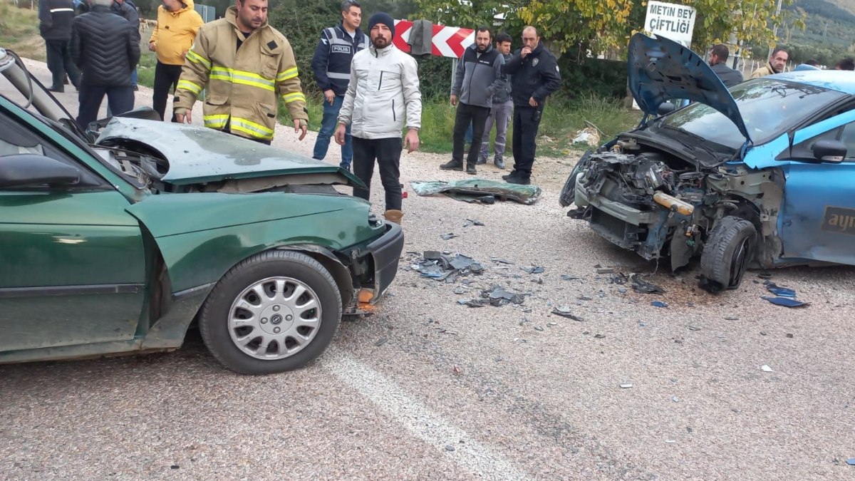 Balıkesir'de trafik kazası: 2 yaralı