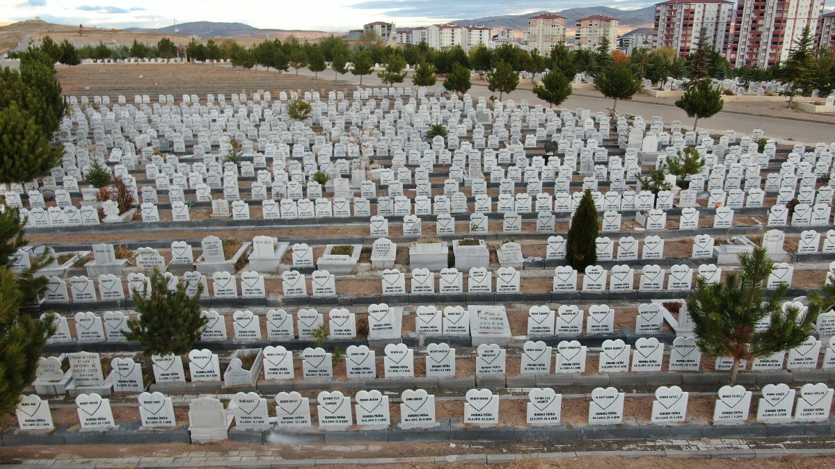 Sivas'ta bu mezarlık diğerlerinden çok farklı