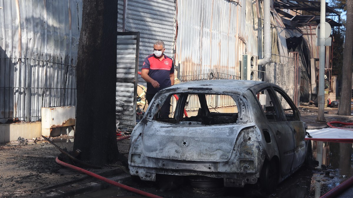İzmir'de kimya fabrikasında yangın ve patlama: 2 yaralı