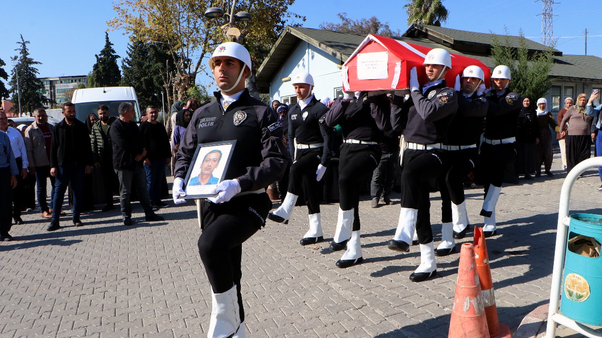 Mardin'de geçirdiği kalp krizi sonrası yaşamını yitiren polis memuru Erol Koyun'a yürek burkan veda