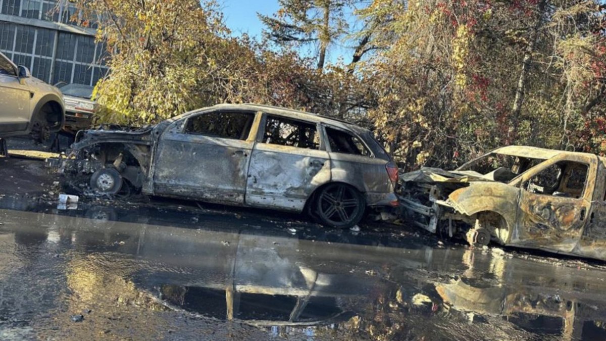 Ankara'da oto sanayide yangın: 9 araç küle döndü