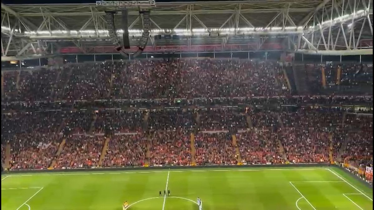 Galatasaray taraftarı, tekbir getirdi