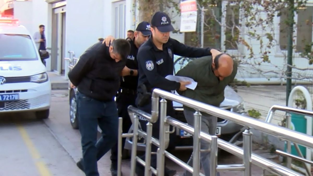 Adana’da taksi durağında müşteri kavgası Adana’da taksi durağında müşteri kavgası