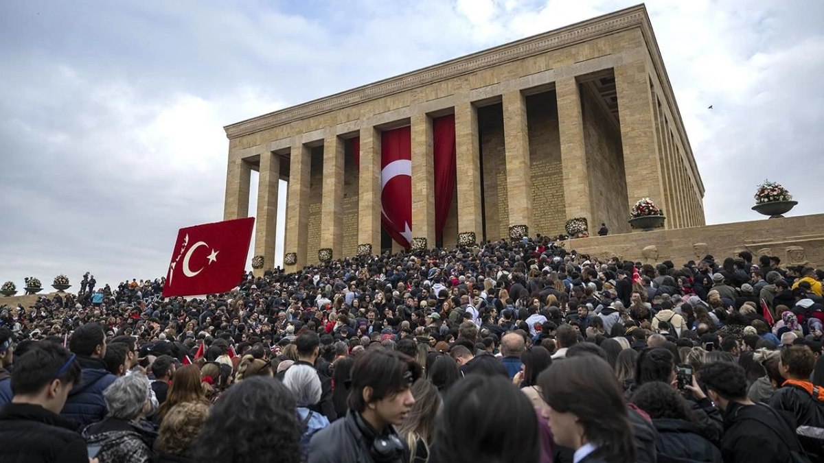 Anıtkabir, 10 Kasım Atatürk'ü Anma Günü kapsamında ziyaretçi akınına uğruyor