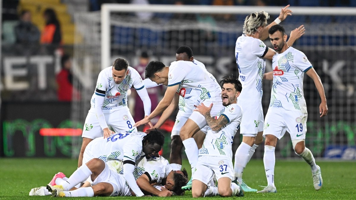 Rizespor Trabzonspor'u 3-1 yendi