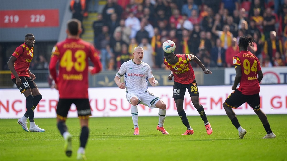 Göztepe, Konyaspor'u son dakikada gollleriyle devirdi