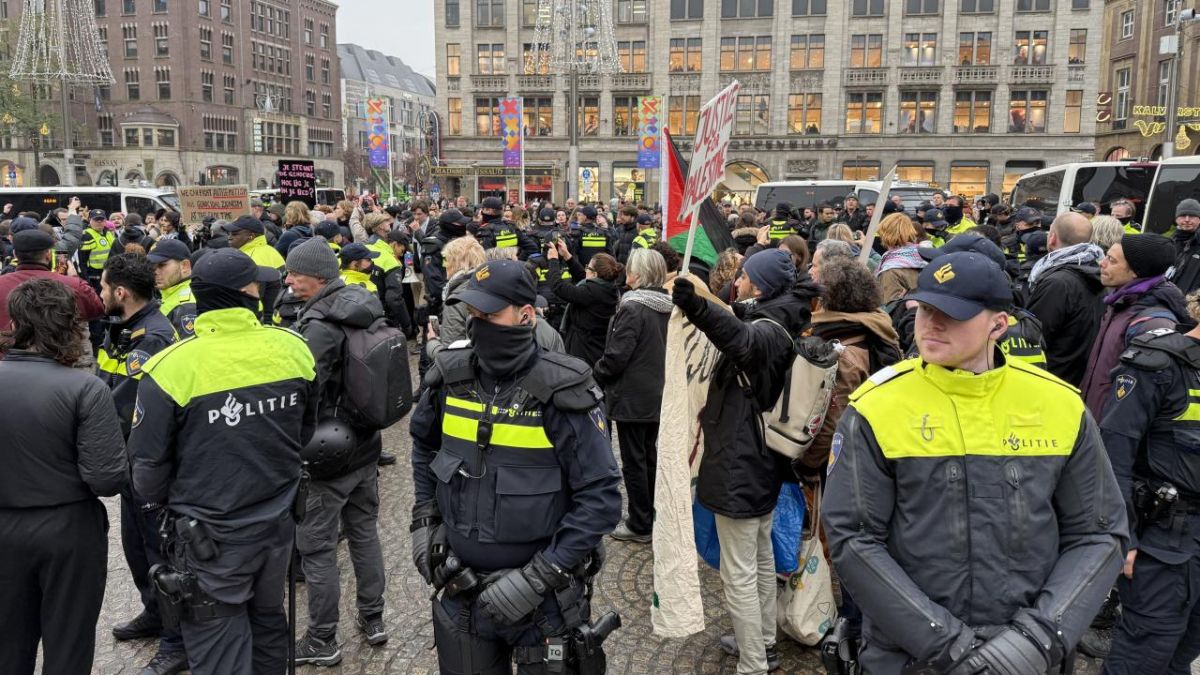 Hollanda'da Filistin'e destek yürüyüşünde onlarca kişi gözaltına alındı