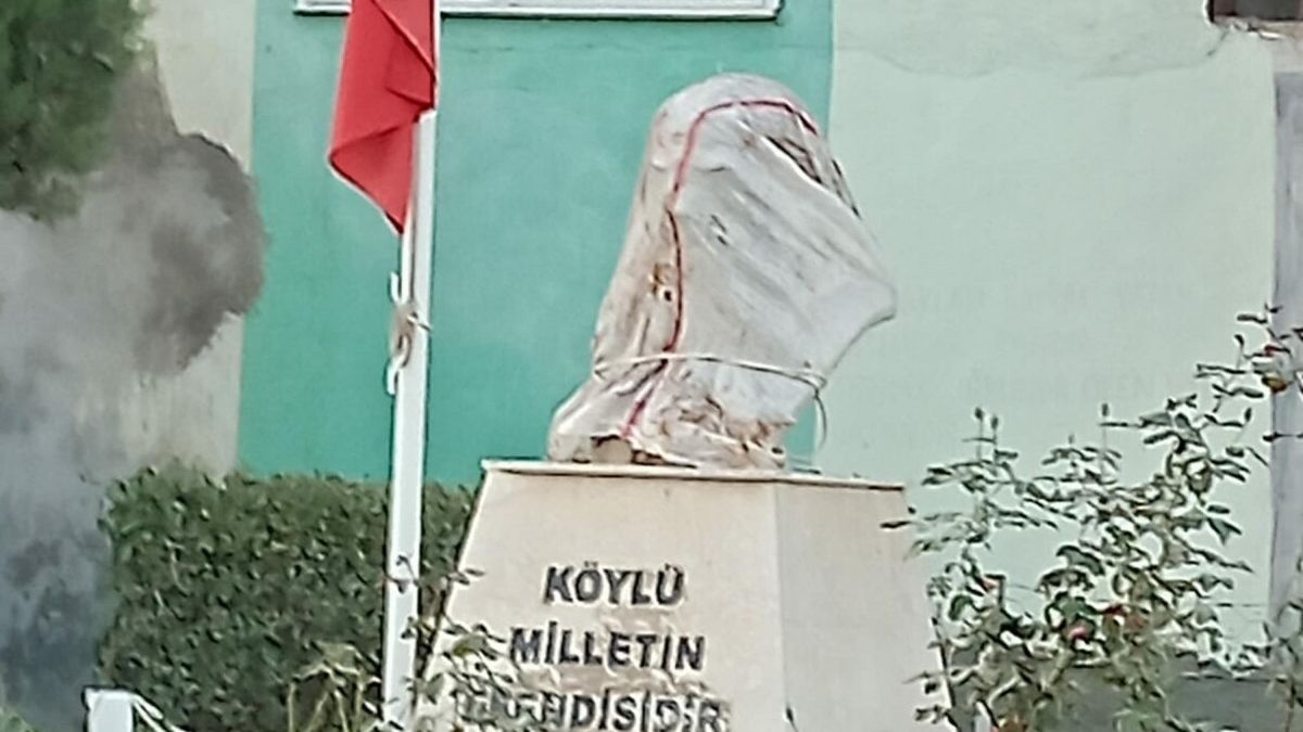 İzmir'de Atatürk büstüne saldırı: Jandarma soruşturma başlattı