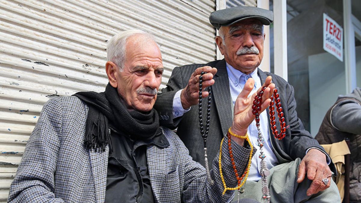 Adıyaman'da tespih tutkunları, tarihi Oturakçı Pazarı'nda buluşuyor