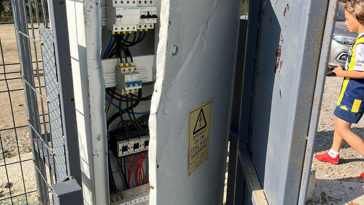 Düzce'de elektrik panosu vandalların hedefinde