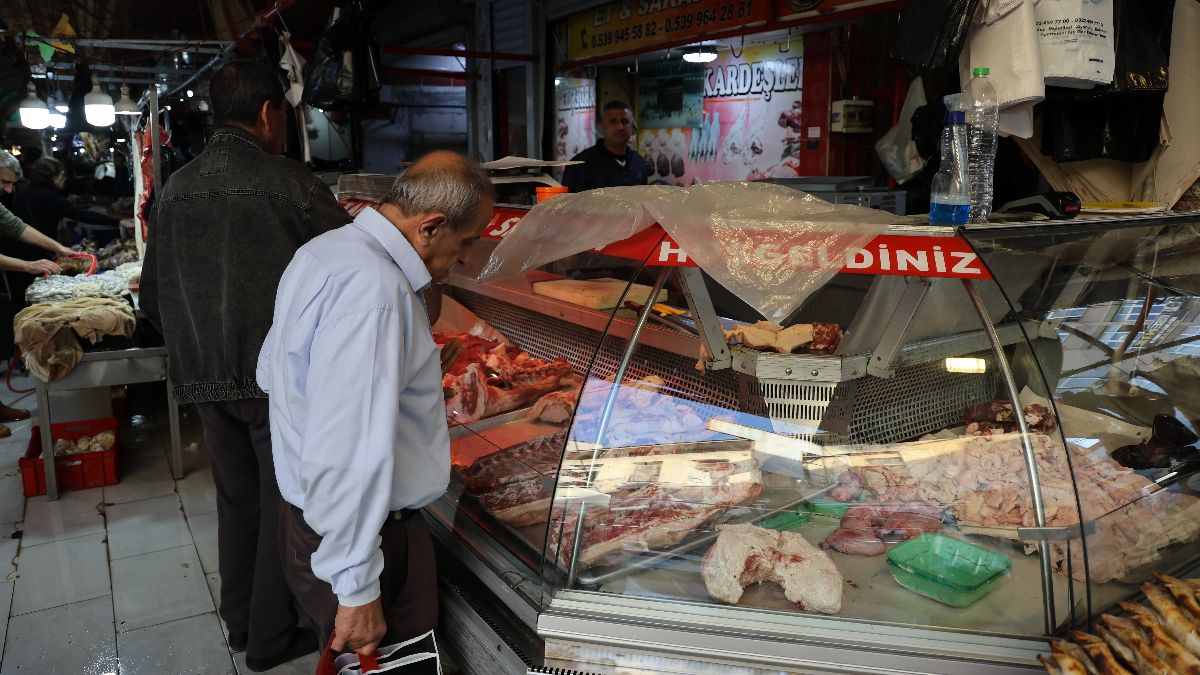 Adana'da et aldıkları kasapları 'Zehirlendik' deyip dolandırdılar