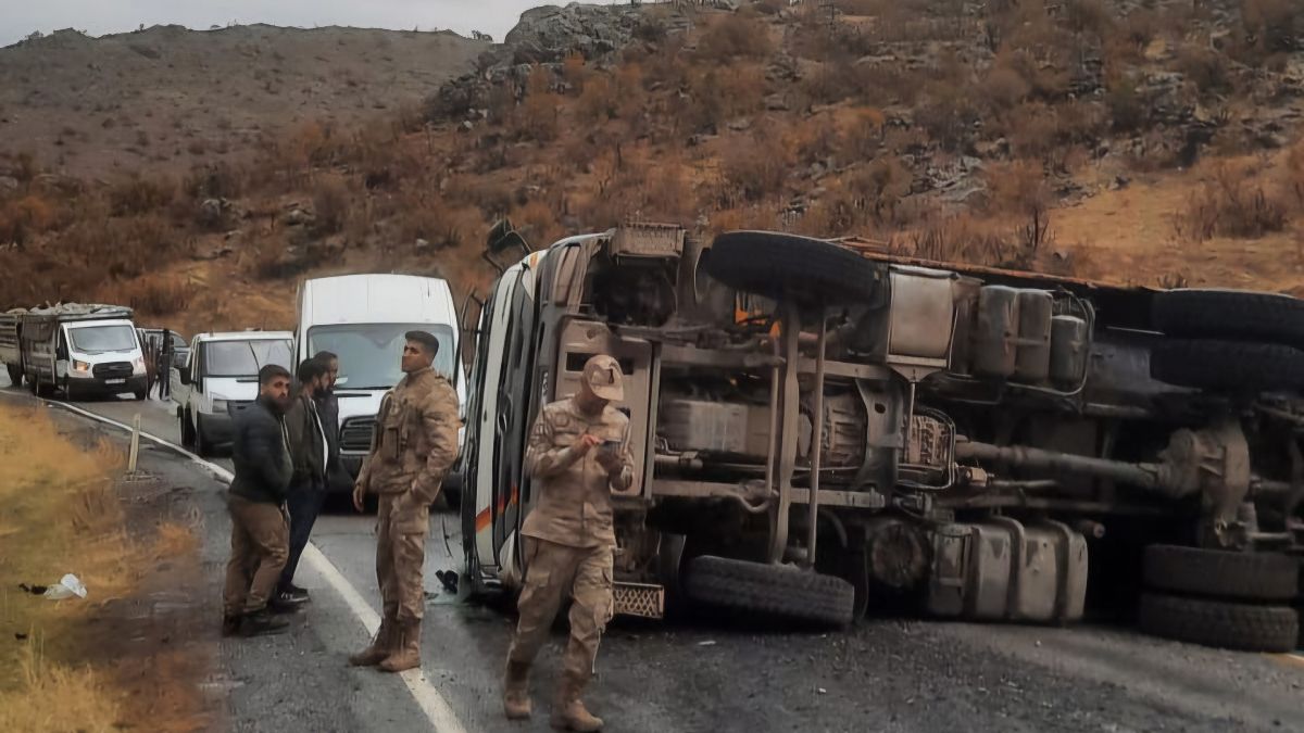 Siirt'te tır kazası: Sürücü yaralandı