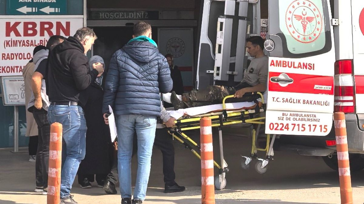Bursa'da motorlu testere ile odun keserken ayağını kesti