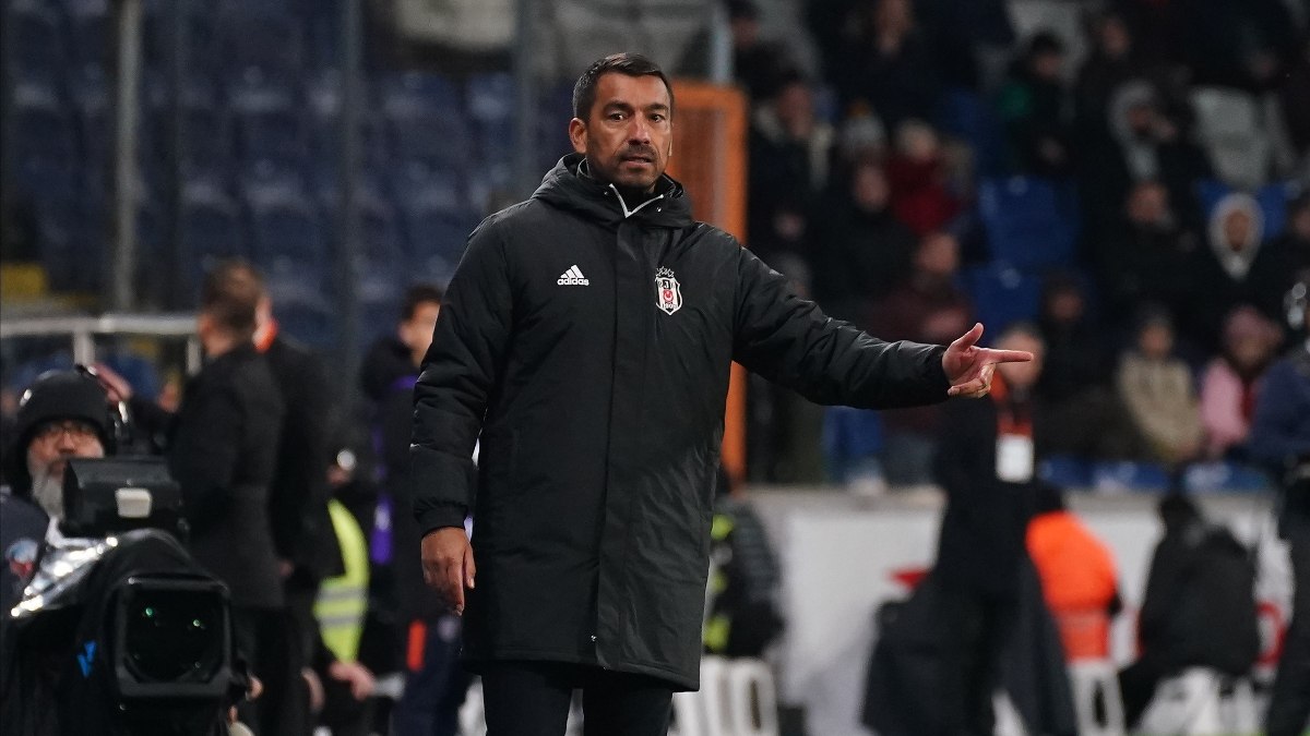 Giovanni van Bronckhorst, değişikler için son yarım saati tercih ediyor