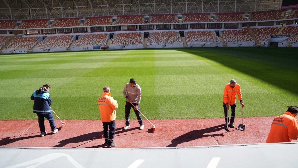 Malatya Stadyumu futbola yeniden hazırlanıyor