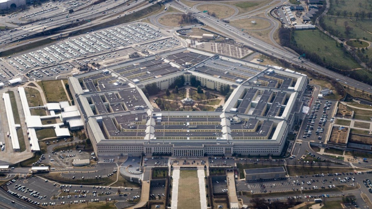 Pentagon'a ait gizli belgeleri internette paylaşan askere 15 yıl hapis cezası