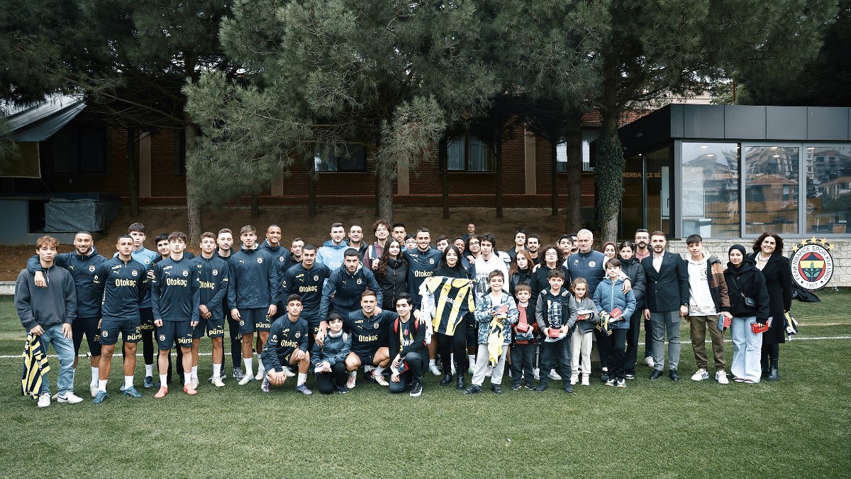 Fenerbahçe, burs verdiği çocukları konuk etti