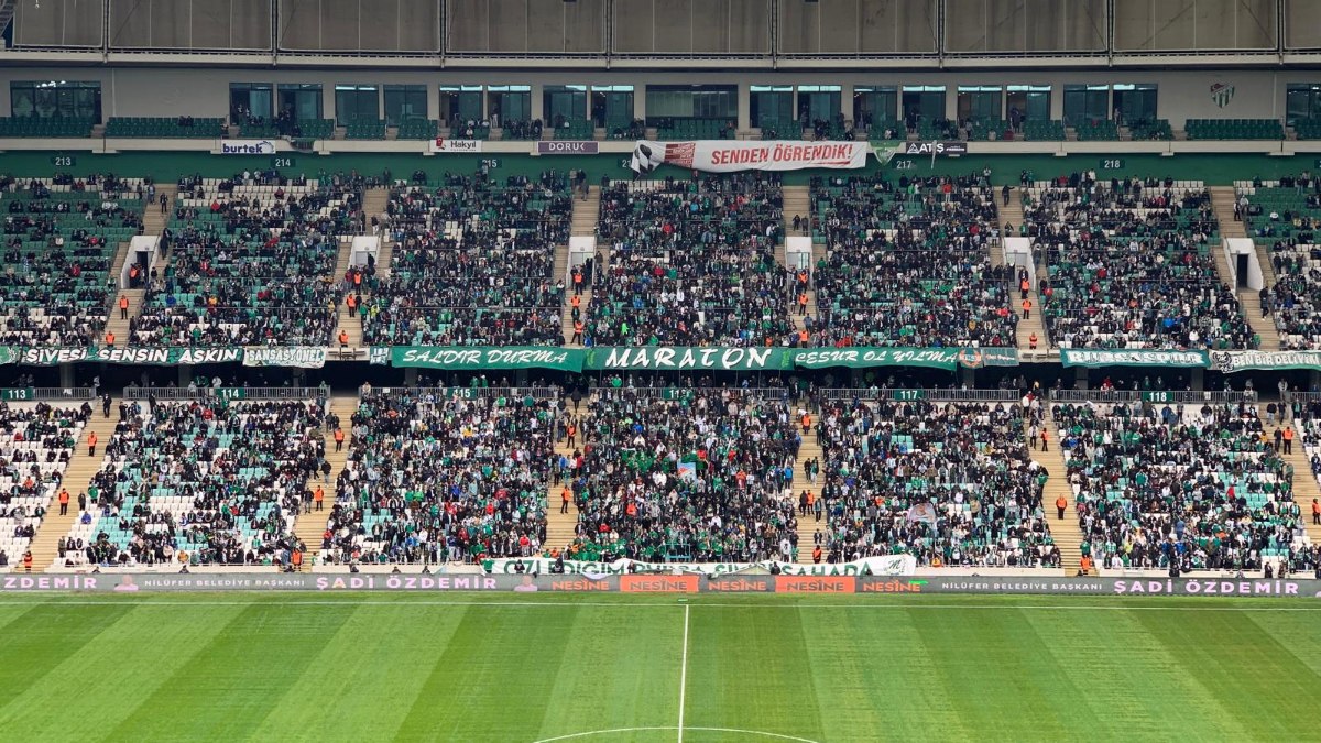 Bursaspor, Bulvarspor'u üç golle geçti! Taraftarı yine yalnız bırakmadı