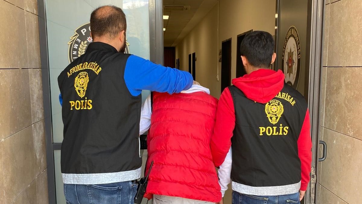 Afyonkarahisar'da mazgal hırsızı polisin takibi sonrası yakalandı