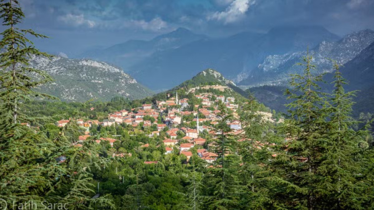 Dünyada eşi benzeri yok: Avrupalılar akın akın bu köyü görmeye geliyor