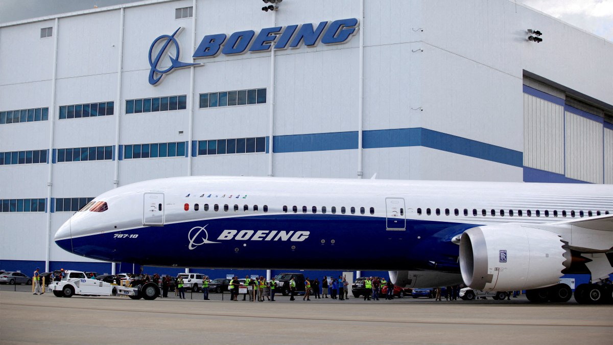 Boeing 2 binden fazla çalışanını işten çıkaracak