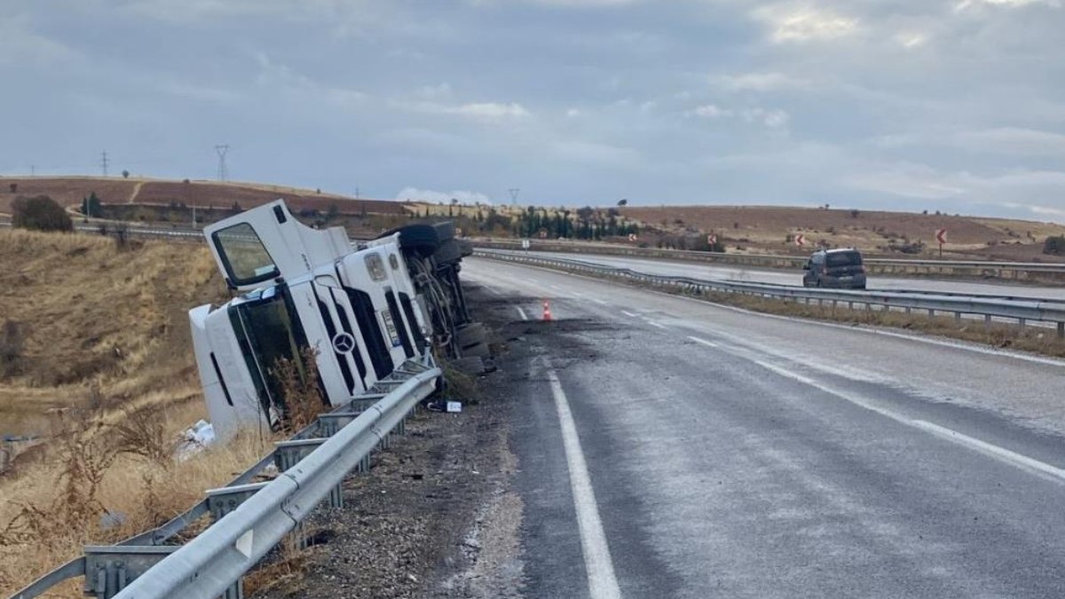 Adıyaman'da kayganlaşan yol kaza getirdi