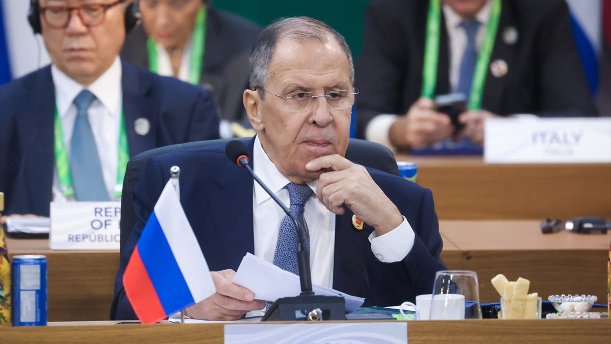 Lavrov: Ukrayna'nın uzun menzilli silahlarla saldırılarına yanıt vereceğiz