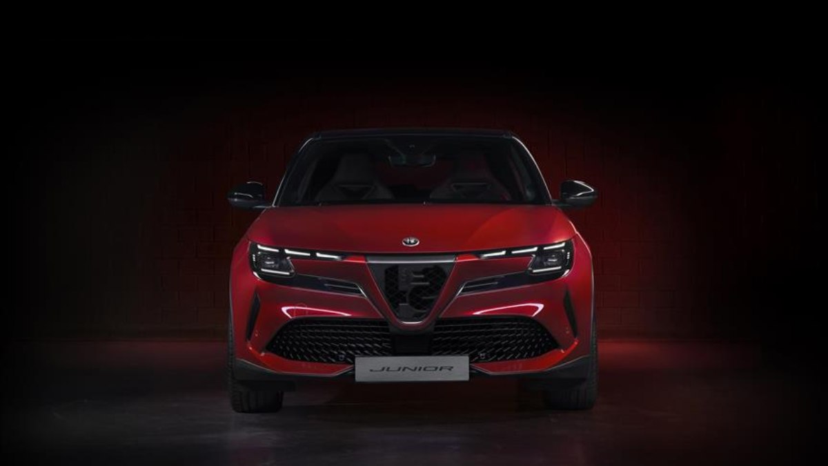 Alfa Romeo Junior, "Avrupa'da Yılın Otomobili" finalistlerinden biri oldu