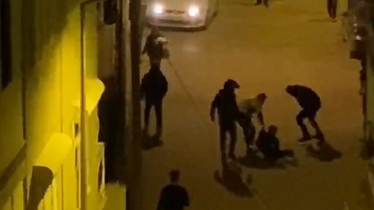 İzmir'de polis ekibine silahlı saldırıda yakalanan şüpheli linç edilmeye çalışıldı