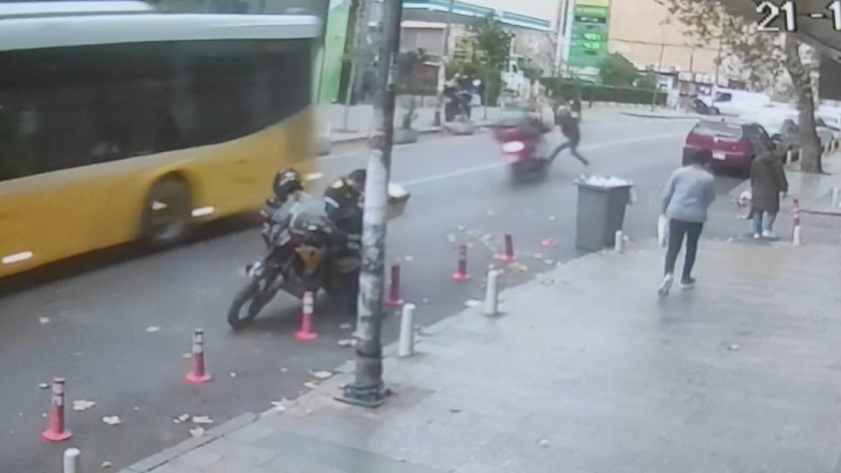 İstanbul'da motosiklet yayaya çarptı