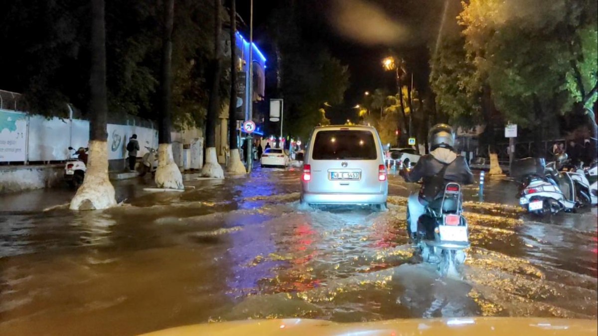 Fethiye'de sağanak nedeniyle su baskınları yaşandı