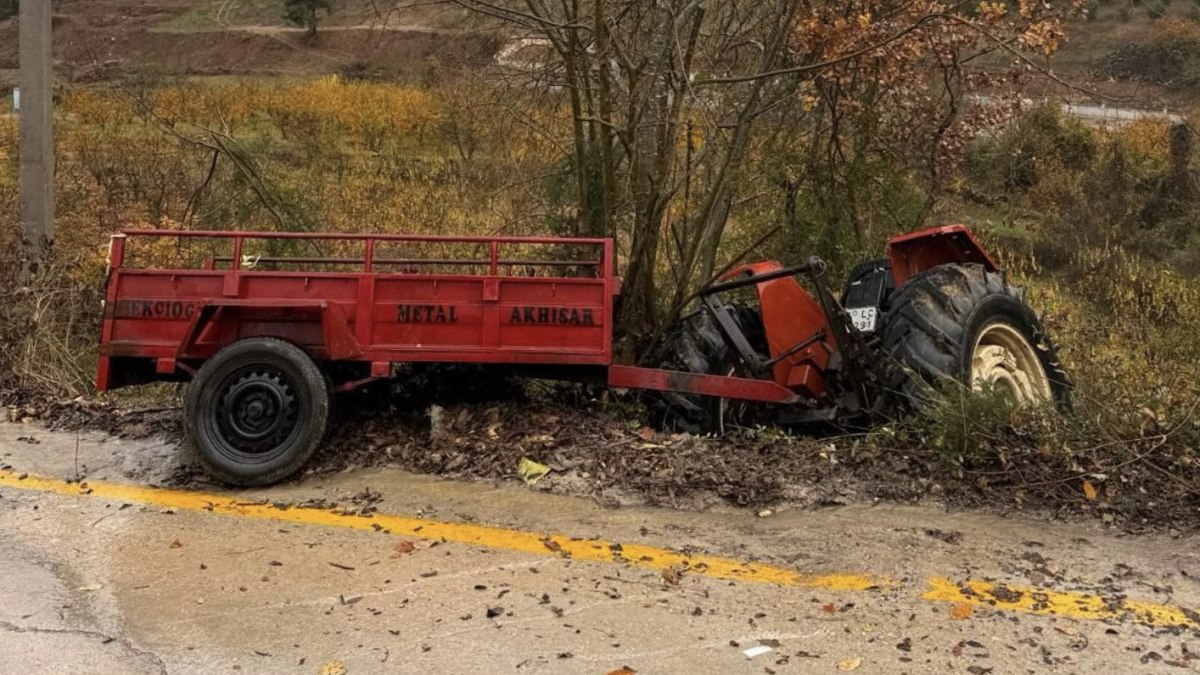 Sakarya’da traktör devrildi: 1 ölü, 3 yaralı