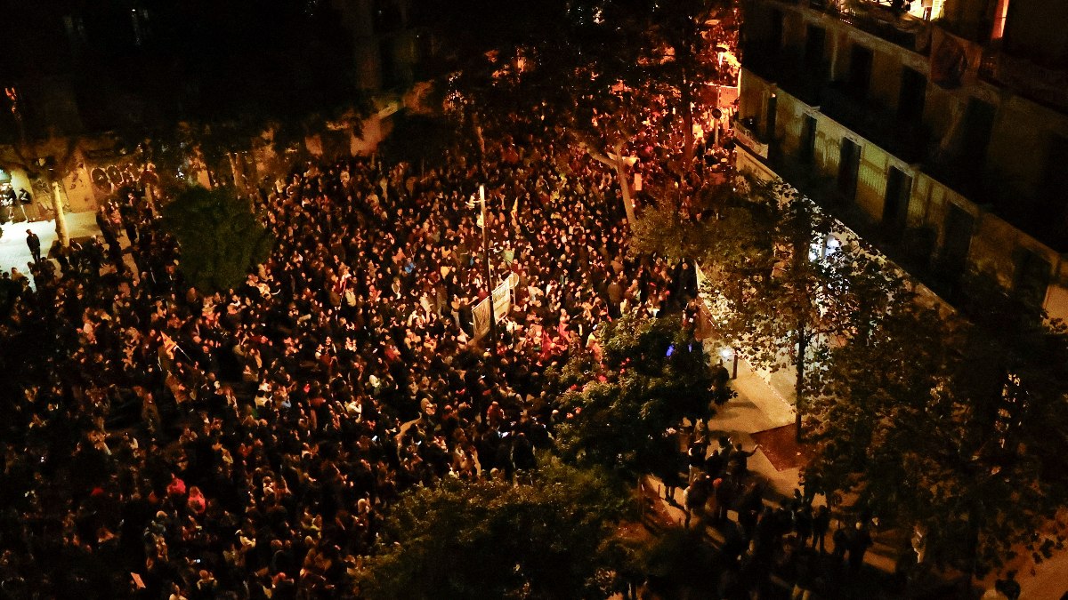 Barselona'da ev kiralarını binlerce kişi protesto etti