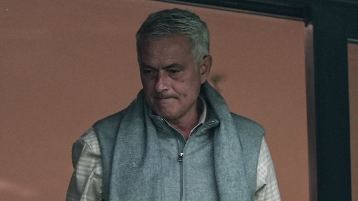 Jose Mourinho, Beşiktaş - Göztepe maçını tribünden izledi