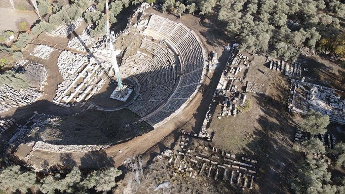 Muğla'da bulunan Stratonikeia Antik Kenti'nde 2 bin 250 yıllık kanalizasyon sistemi bulundu