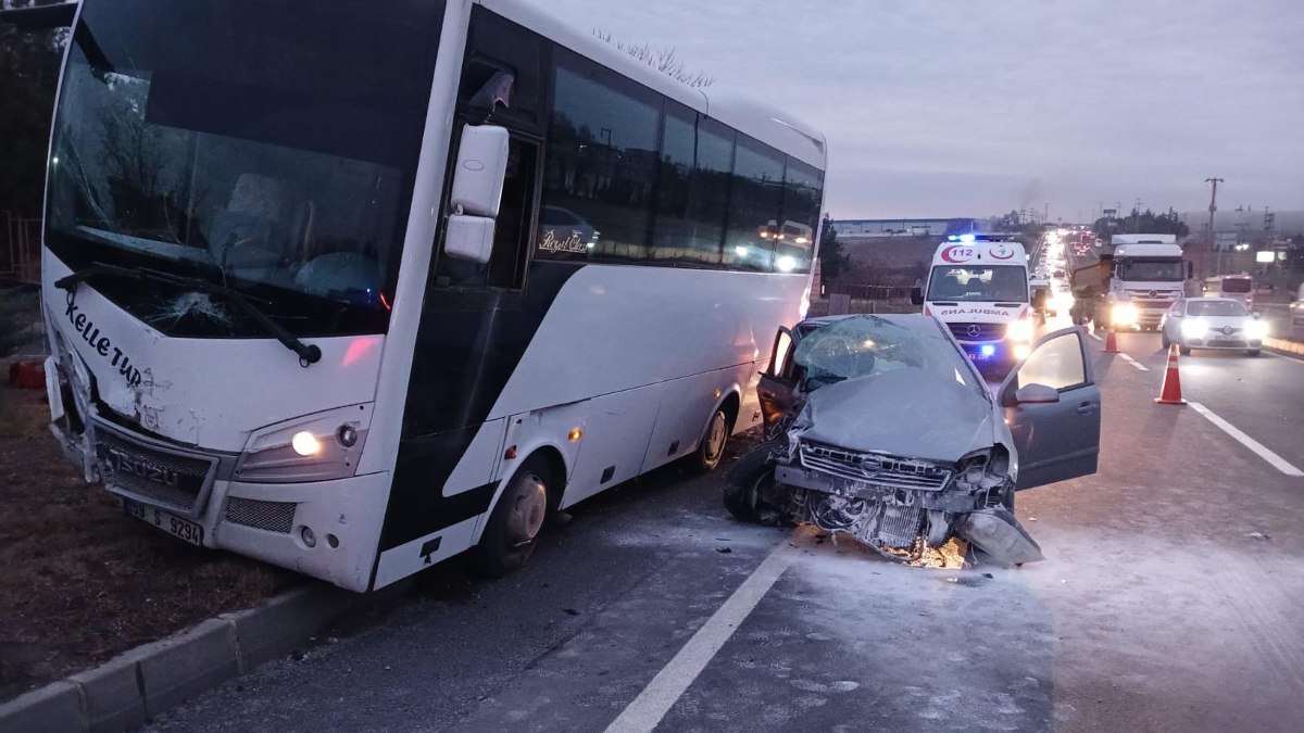 Tekirdağ'da takla atan otomobil, servise çarptı