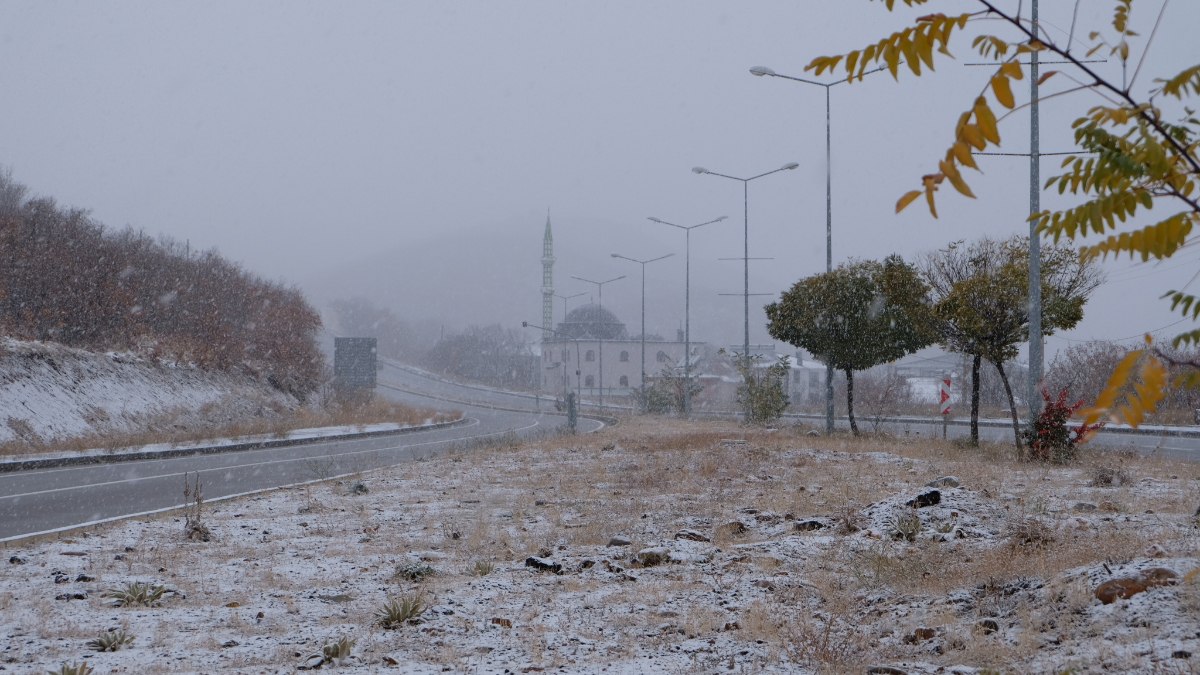 Bingöl'de 67 köy yolu ulaşıma kapandı