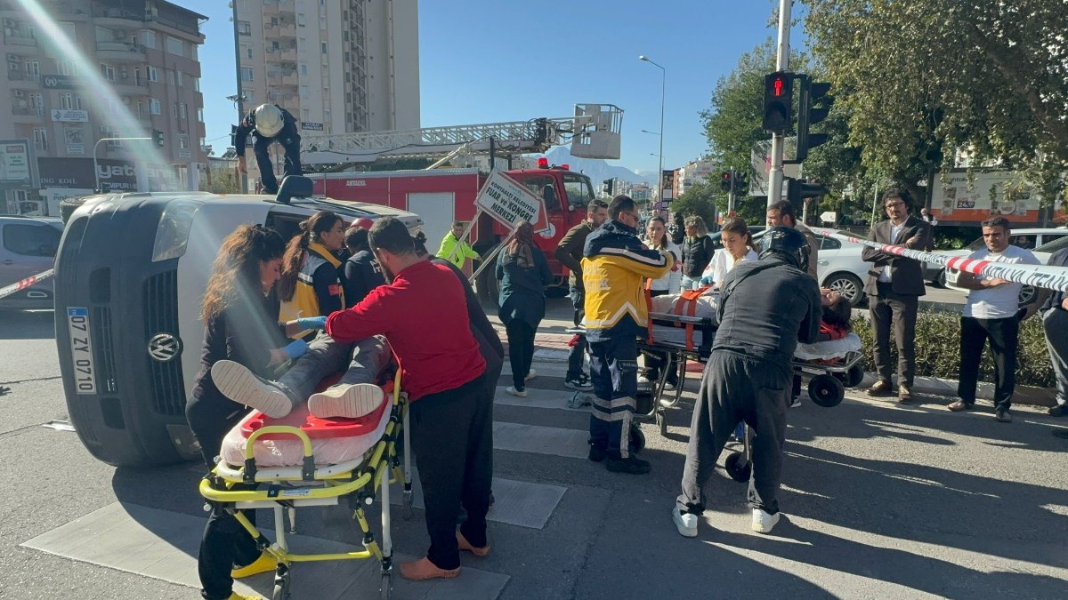 Antalya'da tabelayı dikkate almadı kaza yaptı