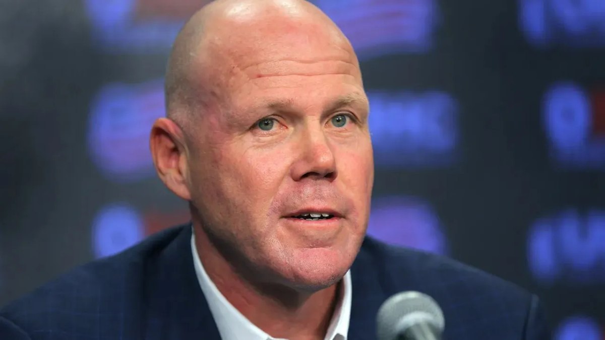 Brad Friedel kendisini odasına kapattı