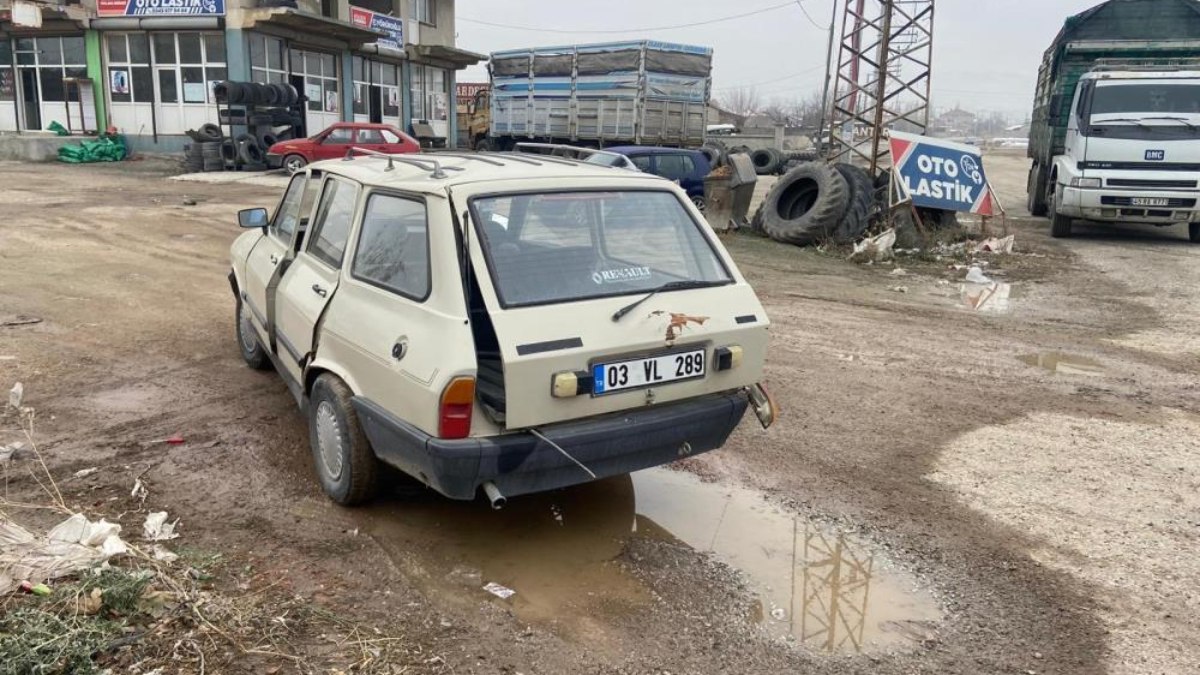 Afyonkarahisar'da çocuğun kullandığı otomobil kazaya karıştı