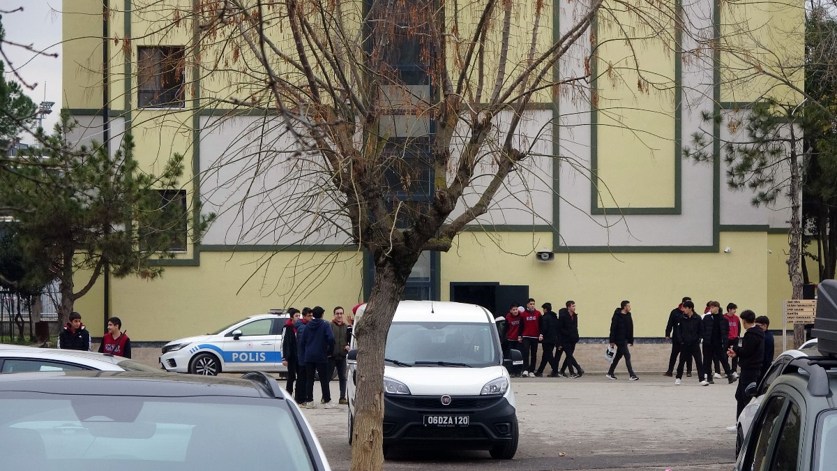 Kocaeli’de liseli genç, okul arkadaşına tornavida ile saldırdı