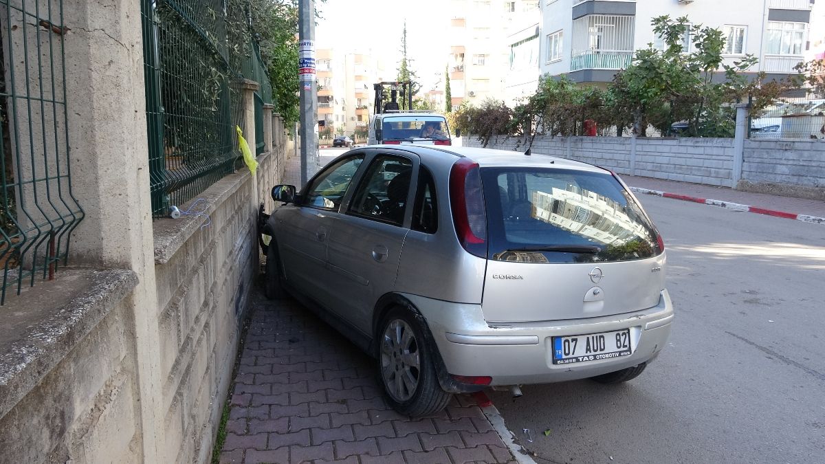Antalya’da kaza yapıp kaçan sürücü kısa sürede geri döndü