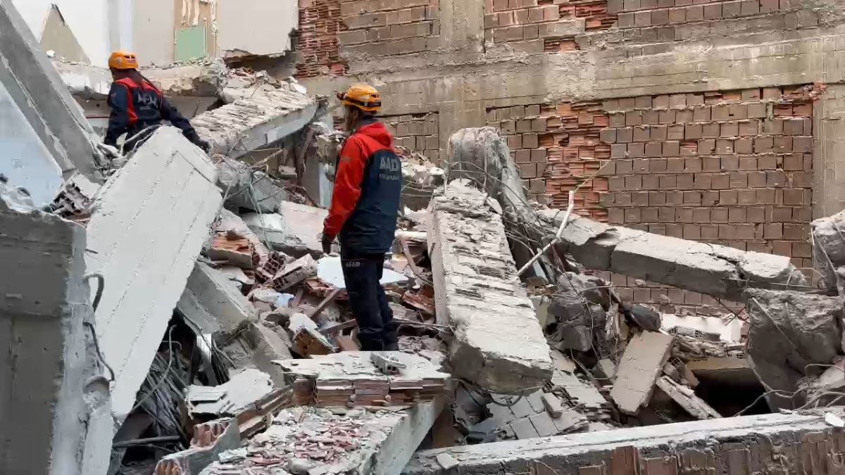 İstanbul’da binada yıkım sırasında çökme yaşandı