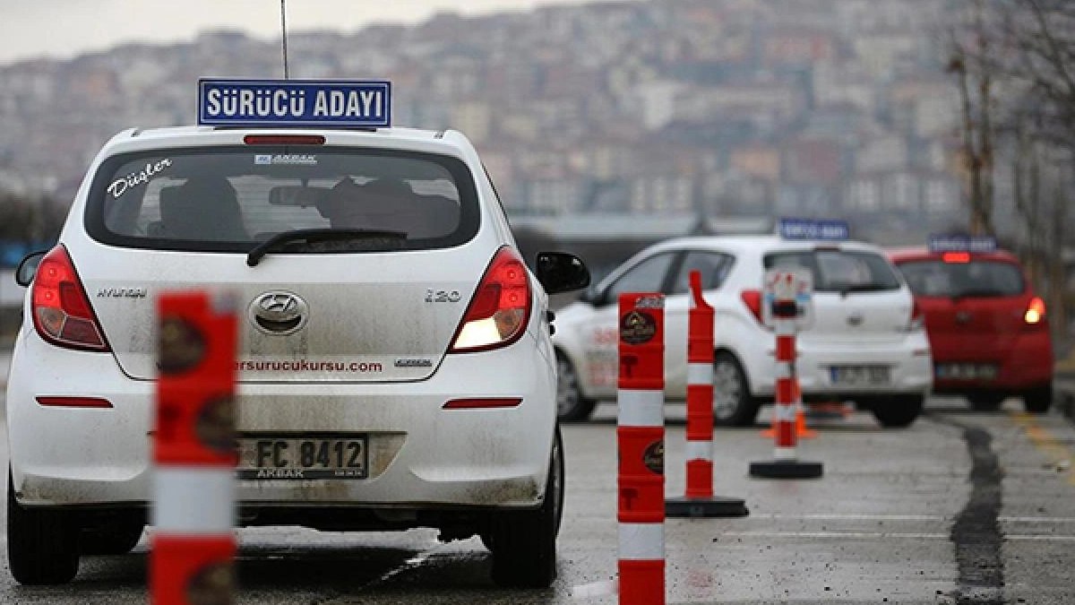 Ehliyette yeni dönem başlıyor: O sınır değişti! Artık çocuk oyuncağı…