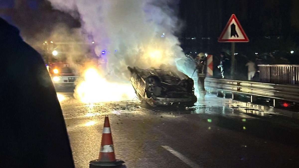 Ankara'da takla atan araç alevlere teslim oldu: 2 yaralı