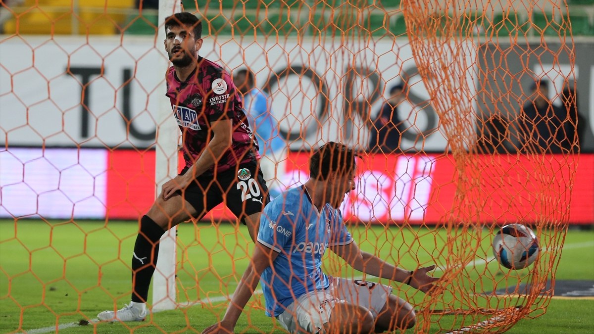 Trabzonspor deplasmanda Alanyaspor'a boyun eğdi