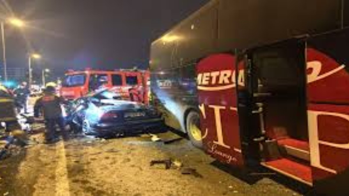 Kayseri'de 2 yolcu otobüsü ile 1 otomobil trafik kazasına karıştı