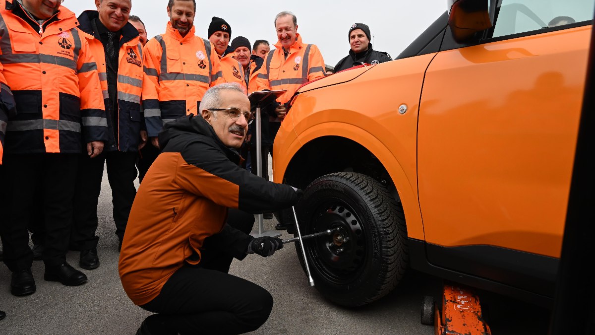 Abdulkadir Uraloğlu: Kış sezonu için 628 makine ve ekipmanı karayollarımıza kazandırdık