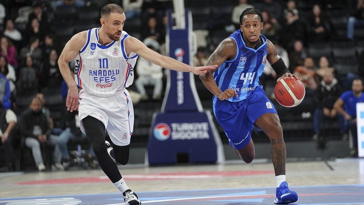 Anadolu Efes, Türk Telekom'u devirdi