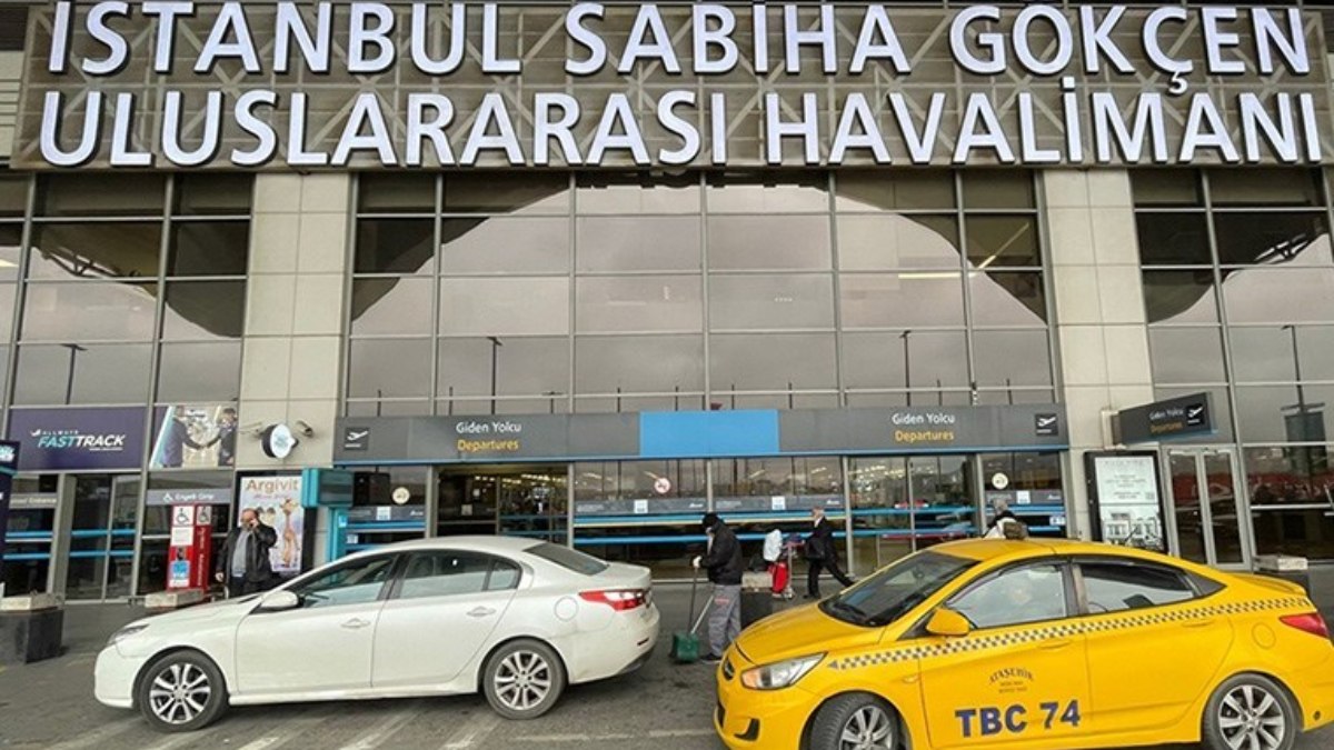 Sabiha Gökçen Havalimanı'nda midesinde bir kilo uyuşturucuyla yakalandı